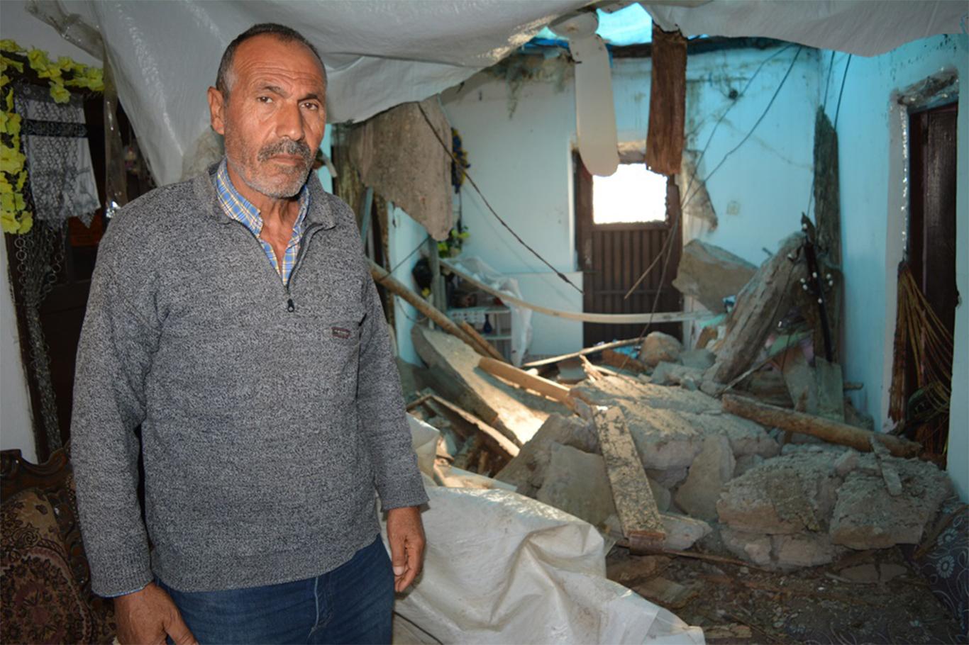 Harabe evde yaşam mücadelesi veren ailenin evi yıkıldı Harabe evde yaşam mücadelesi veren ailenin evi yıkıldı